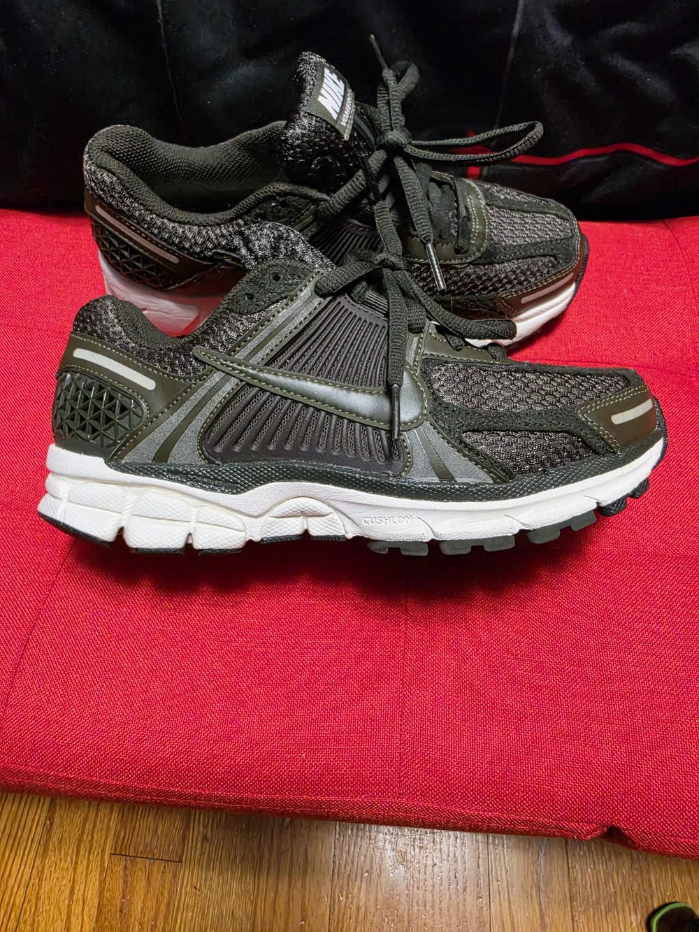Nike Womens Vomero 5 Green And Cream Running Shoes